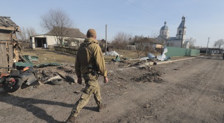 Troje mrtvih u napadu na upravnu zgradu u Mikolajivu, 18 ranjenih izvučeno iz ruševina