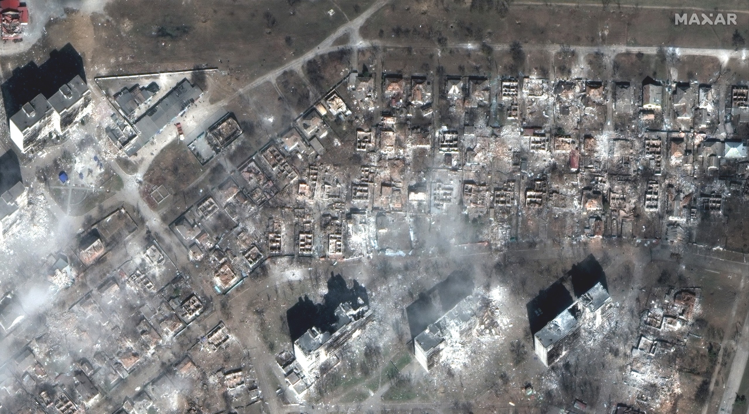 epa09859621 A handout satellite image made available by Maxar Technologies shows apartment buildings and homes destroyed in east Mariupol, Ukraine, 29 March 2022.  EPA/MAXAR TECHNOLOGIES HANDOUT -- MANDATORY CREDIT: SATELLITE IMAGE 2022 MAXAR TECHNOLOGIES -- THE WATERMARK MAY NOT BE REMOVED/CROPPED -- HANDOUT EDITORIAL USE ONLY/NO SALES
