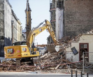 21.03.2022., Zagreb - Rusenje kuce u Djordjicevoj ulici koja je stradala u potresu. Photo: Slavko Midzor/PIXSELL