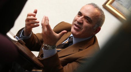 Kasparov: “Znamo da Putin uvijek eskalira kad ga se ne zaustavi. Neće tražiti izgovor za korištenje nuklearnog oružja”