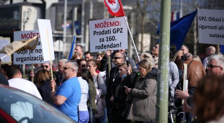 Prosvjed pred Holdingom: Sindikalci traže smjenu Uprave i protive se otkazima, napadaju i Tomaševića