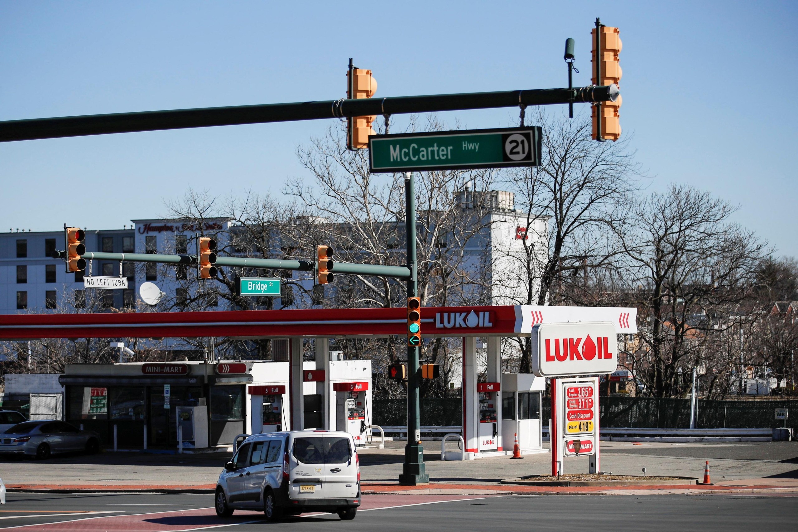 A Lukoil fuel station is pictured after local officials voted to suspend the business license of local Lukoil gas stations following the Russian's invasion of Ukraine, in Newark, New Jersey, U.S., March 3, 2022. REUTERS/Eduardo Munoz Photo: EDUARDO MUNOZ/REUTERS
