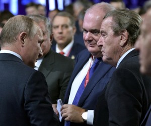 FILE PHOTO: Russian President Vladimir Putin and former German Chancellor Gerhard Schroeder, chairman of the shareholders’ committee at Nord Stream AG, attend the Energy Week International Forum in Moscow, Russia October 2, 2019. Sputnik/Alexei Nikolsky/Kremlin via REUTERS ATTENTION EDITORS - THIS IMAGE WAS PROVIDED BY A THIRD PARTY. - RC11C9B963D0/File Photo Photo: Sputnik Photo Agency/REUTERS