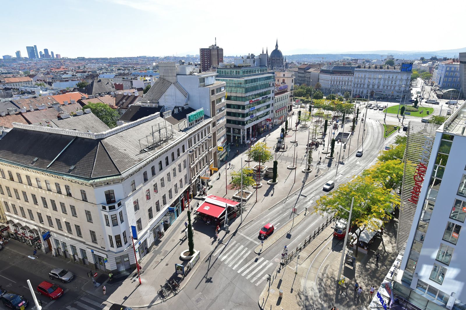 Der Blick auf den Christian-Broda-Platz und Richtung Rudolfsheim Fünfhaus