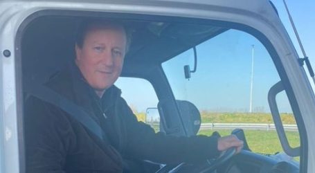 Bivši britanski premijer vozi kamion pun donacija za ukrajinske izbjeglice