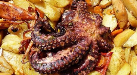 Pečena hobotnica s krumpirima u pećnici, veliki užitak za vašu obitelj i goste