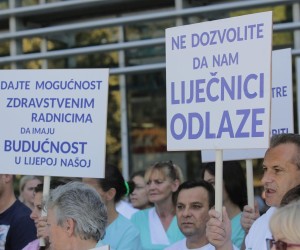 13.09.2019., Zagreb -Ispred KB Dubrava odrzan je mirni prosvjed 5 do 12. rPhoto: Tomislav Miletic/PIXSELL