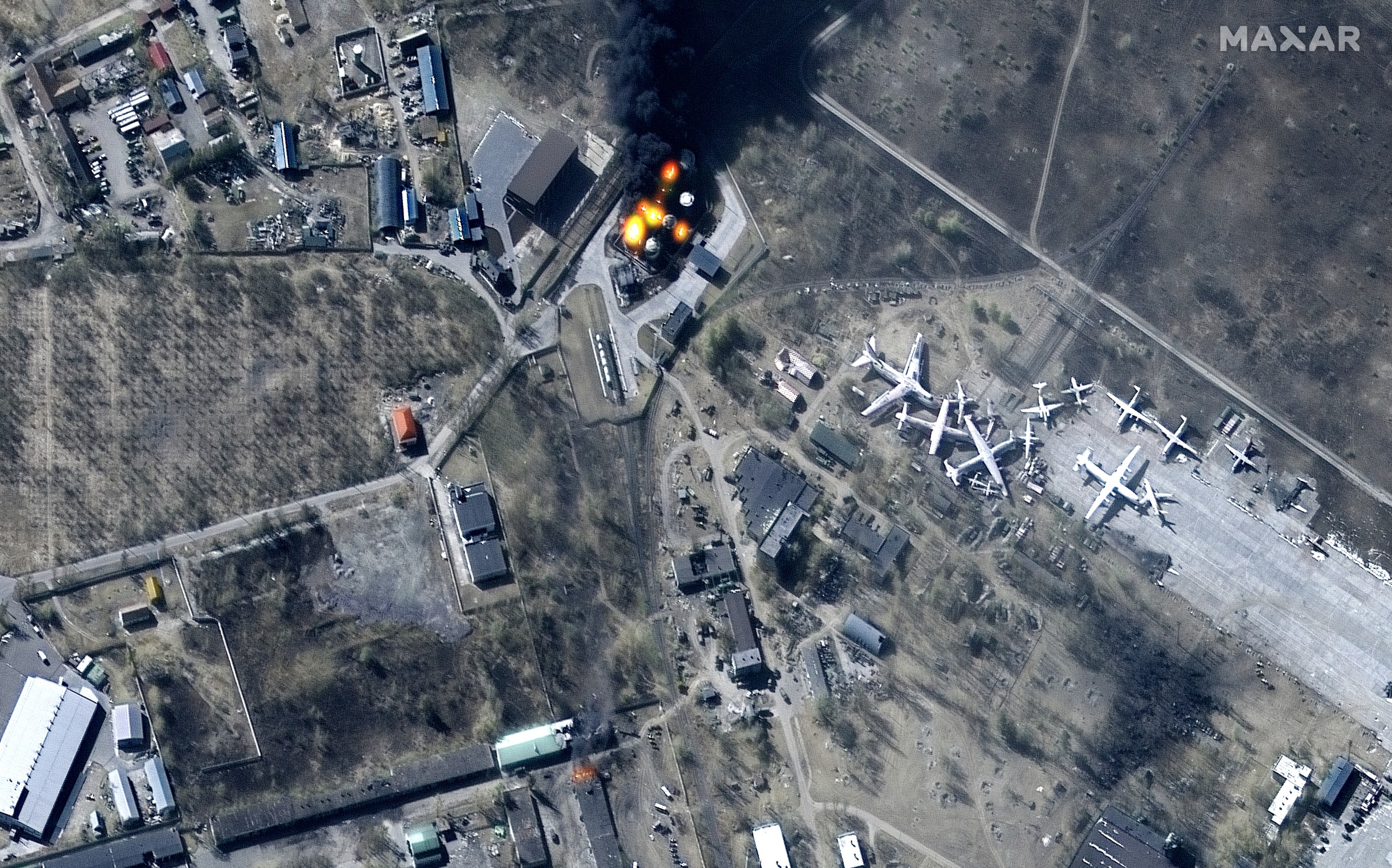 epa09818283 A handout multispectral satellite image made available by Maxar Technologies shows buildings and fuel storage tanks on fire at Antonov Airport, Hostomel, Ukraine, 11 March 2022.  EPA/MAXAR TECHNOLOGIES HANDOUT -- MANDATORY CREDIT: SATELLITE IMAGE 2022 MAXAR TECHNOLOGIES -- THE WATERMARK MAY NOT BE REMOVED/CROPPED -- HANDOUT EDITORIAL USE ONLY/NO SALES