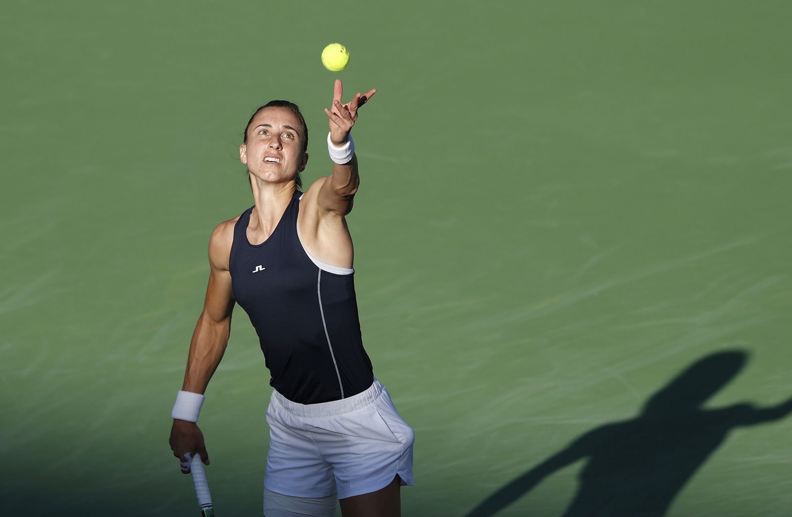epa09830053 Petra Martic of Croatia in action against Simona Halep of Romania at the BNP Paribas Open tennis tournament at the Indian Wells Tennis Garden in Indian Wells, California, USA, 16 March 2022.  EPA/JOHN G MABANGLO