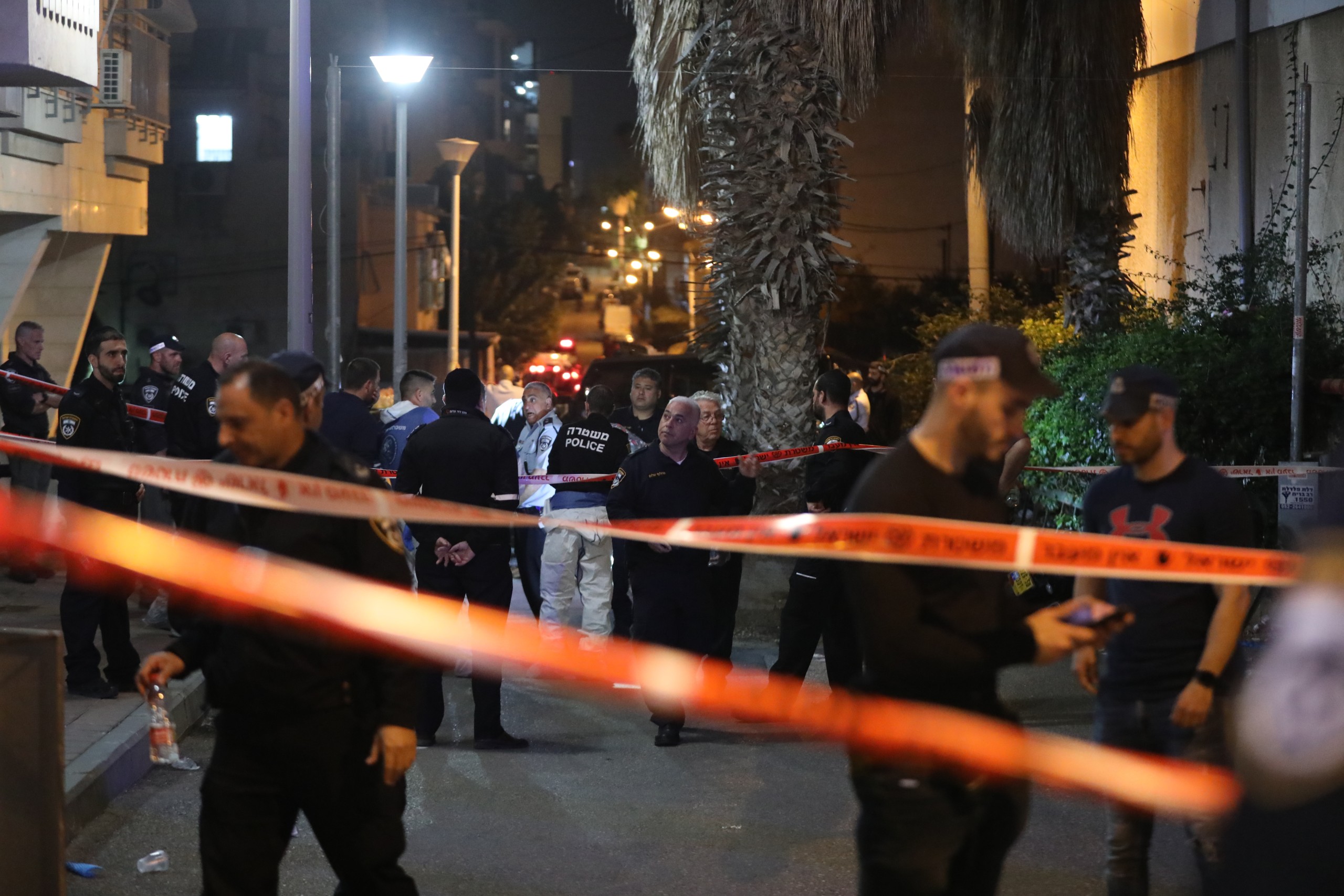 epa09858789 Israeli emergency personnel at the scene of attack in city of Bnei Brak, near Tel Aviv, Israel, 29 March 2022. According to emergency services, at least five Israelis where killed in a shooting attack by Israeli Arab gunmen.  EPA/ABIR SULTAN