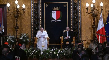 Papa Franjo: “Ponovno neki moćnik provocira i raspiruje sukobe”