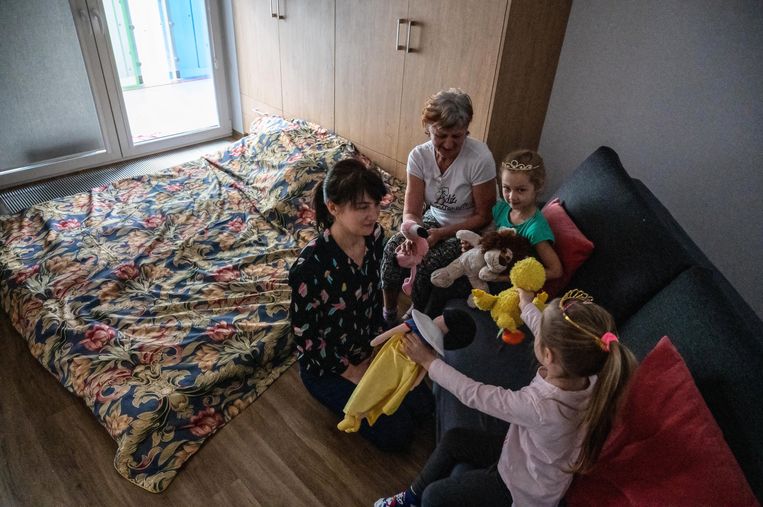 epa09870678 Ukrainian refugees play in a new apartment building in Lodz, central Poland, 04 April 2022. The real estate company 'Opus' donated 21 apartments for use to almost 70 women with children from Ukraine.  EPA/Grzegorz Michalowski POLAND OUT