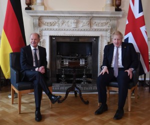 epa09878342 British Prime Minister Boris Johnson (R) meets with German Chancellor Olaf Scholz (L) at 10 Downing Street in London, Britain, 08 April 2022.  EPA/NEIL HALL / POOL