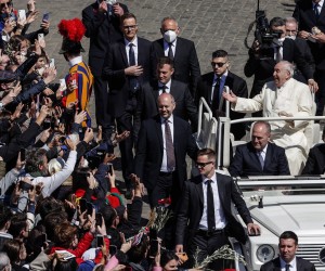 epa09882279 Pope Francis greets faithful during celebration of the Palm Sunday Mass in Saint Peter's Square, Vatican City, 10 April 2022.  EPA/GIUSEPPE LAMI