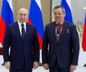 epa09885851 Russian President Vladimir Putin (L) and Roscosmos cosmonaut Oleg Skripochka (R) awarded with the Order of Merit for the Fatherland (3d class) pose for a picture during a state award ceremony at the Vostochny cosmodrome outside the city of Tsiolkovsky, some 180 km north of Blagoveschensk, in the far eastern Amur region, Russia, 12 April 2022.  EPA/MIKHAIL KLIMENTYEV / KREMLIN POOL / SPUTNIK MANDATORY CREDIT