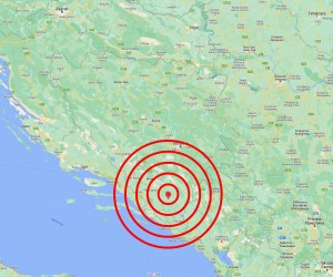Mostar, 22.04.2022 - Vrlo snažan potres pogodio je u petak u 23,08 sati područje Hercegovine s magnitudom 5,8 stupnjeva Richterove ljestvice, a osjetio se u većem dijelu BiH i Dalmacije, navodi se u prvome izvješću Euromediteranskog seizmološkog centra (EMSC).

 Epicentar potresa bio je 19 kilometara istočno od Stoca u istočnom dijelu Hercegovine, precizira se u izvješću EMSC-a. Potres se dogodio na dubini od dva kilometra. Tlo se treslo više sekunda, s magnitudom 5,8 stupnjeva Richtera.
foto HINA/ Google Maps/ ds