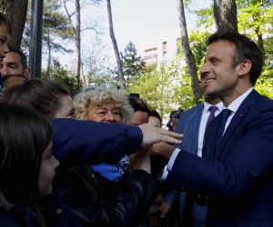 epa09906375 French President and candidate for re-election, Emmanuel Macron (R) greets supporters as he arrives to vote in the second round of the 2022 French presidential election, at a polling station in Le Touquet, France, 24 April 2022.  EPA/GONZALO FUENTES / POOL  MAXPPP OUT