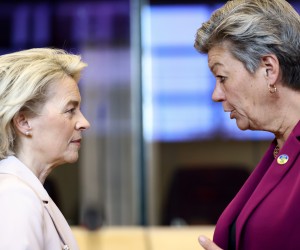 epa09911567 European Commission President Ursula von der Leyen (L) speaks with European Commissioner for Home Affairs Ylva Johansson (R) as she arrives for the European Commission weekly College Meeting at the EU headquarters in Brussels, Belgium, 27 April 2022.  EPA/KENZO TRIBOUILLARD / POOL