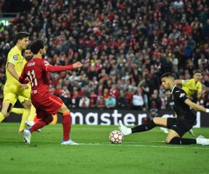 epa09913010 Liverpool's Mohamed Salah (L) in action against Villarreal's goalkeeper Geronimo Rulli (R) during the UEFA Champions League semi final, first leg soccer match between Liverpool FC and Villarreal CF in Liverpool, Britain, 27 April 2022.  EPA/PETER POWELL