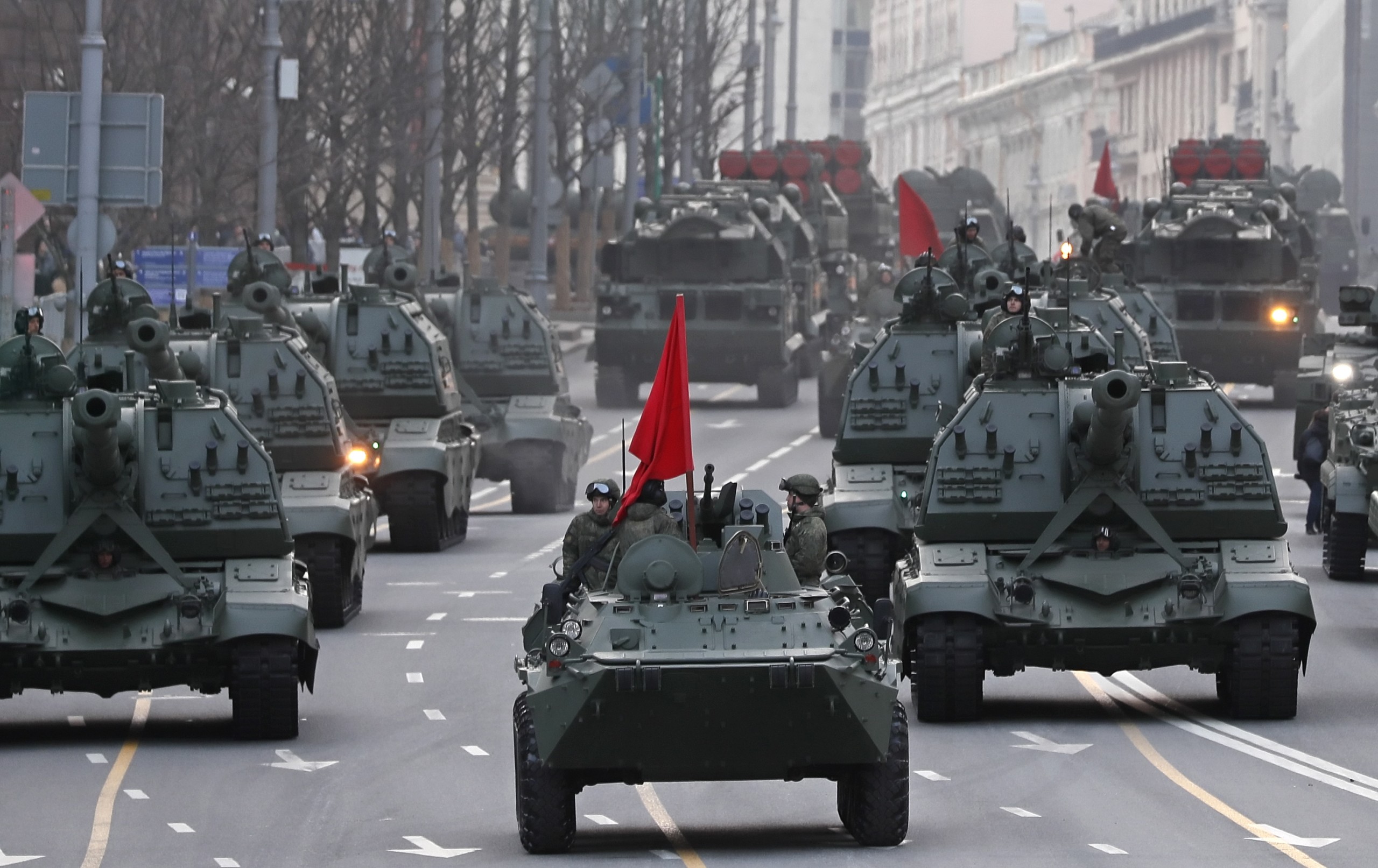 epa09914716 Russian heavy weapons at Tverskaya street during the rehearsal of the Victory Day parade in Moscow, Russia, 28 April 2022. Victory Day is held annually on 09 May and marks the defeat of Nazi Germany in 1945.  EPA/YURI KOCHETKOV
