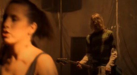Gitara Kurta Cobaina iz legendarnog video spota “Smells Like Teen Spirit” ide na aukciju
