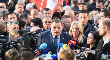 U Banjoj Luci skup potpore Dodiku, okupile se tisuće sudionika
