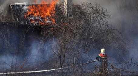 U požaru drvene kuće u Jastrebarskom pronađeno tijelo