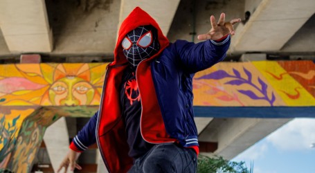 Neobična zanimanja: Brazilski kaskader izvodi akrobacije na ulici odjeven kao Spider-Man