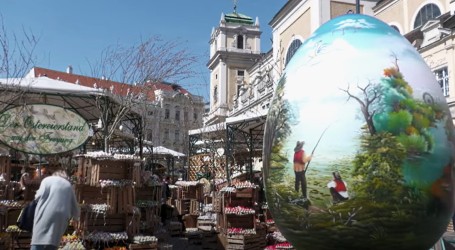 Beč: Na Uskršnjem sajmu tradicionalni proizvodi, a posjetitelji kupnjom tulipana pomažu Ukrajini