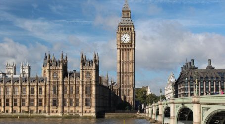 Britanski zastupnik u parlamentu gledao pornografiju: “Greškom sam to otvorio”