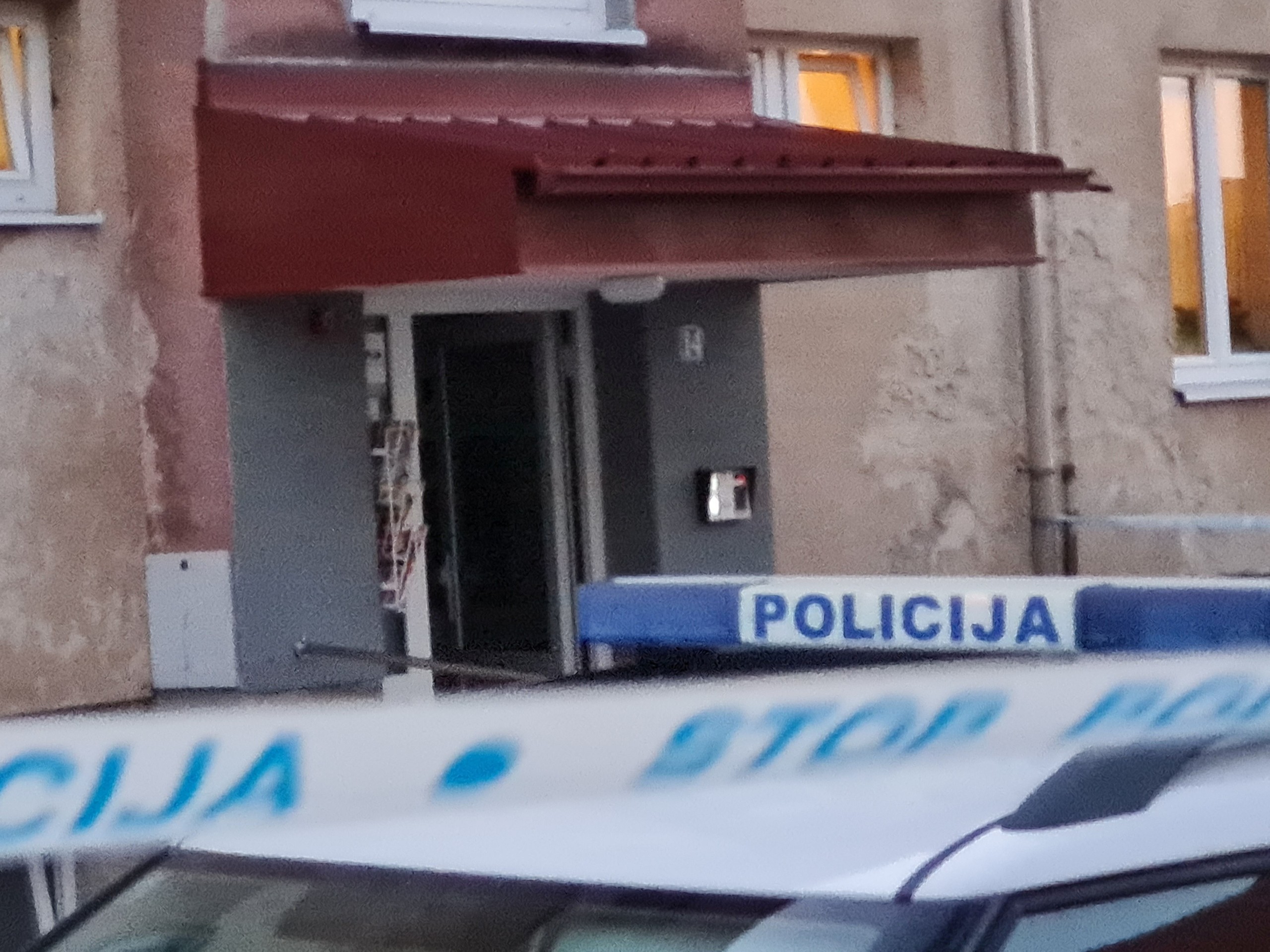 Varaždin, 17.04.2022. - U stanu u Ivancu u nedjelju popodne pronađena su mrtva tijela muškarca i žene, potvrdio je Hini policijski službenik za odnose s javnošću Policijske uprave varaždinske Matko Murić. Varaždinska PU je zaprimila dojavu oko 13,40 sati, dodao je Murić. Kako je izvijestila policija, utvrđeno je da su oboje bili policijski službenici zaposleni u PU varaždinskoj. foto HINA/ Siniša KALAJDŽIJA/ ml