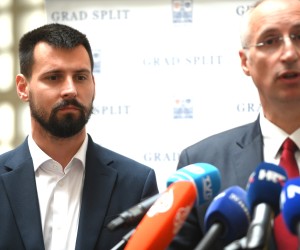 Split, 8.04.2022. -Puljak i zamjenici protokolirali ostavke.. foto HINA/ Mario STRMOTIĆ/ ml