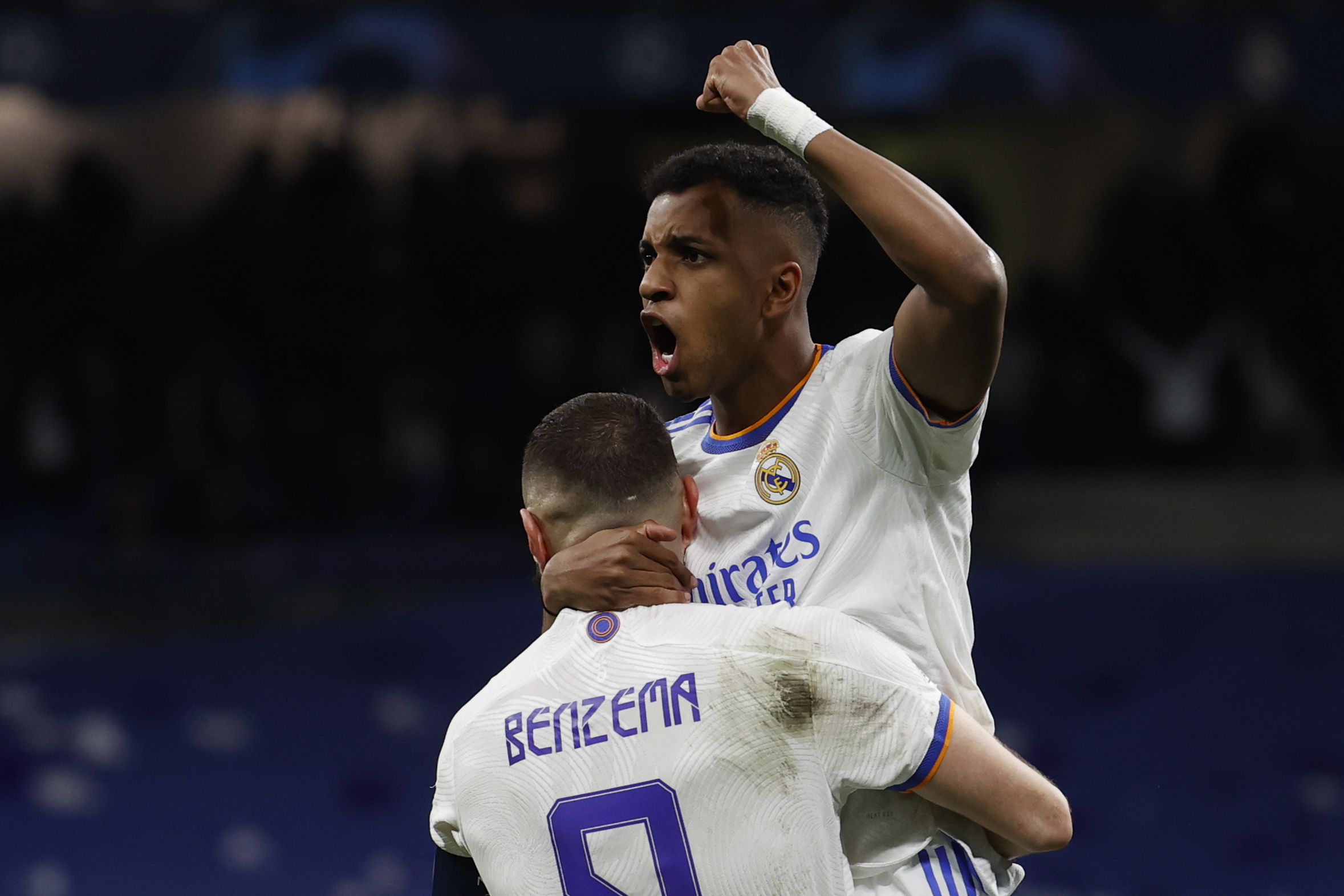 epa09886995 Real Madrid's striker Rodrygo Goes (R) celebrates after scoring the 1-3 goal during the UEFA Champions League quarter final second leg soccer match between Real Madrid and Chelsea held at Santiago Bernabeu Stadium, in Madrid, Spain, 12 April 2022.  EPA/Sergio Perez