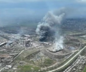 epa09896966 A frame grab from an undated handout drone video first published by DPR militia commander Alexander Khodakovsky and made available by the Mariupol City Council shows smoke rising from the Azovstal steel plant during airstrikes in Mariupol, eastern Ukraine, 18 April (issued 19 April 2022). The Russian Defence Ministry on 19 April 2022 issued a statement calling on the Ukrainian forces in Mariupol "to cease any hostilities and lay down their arms. All who lay down their weapons are guaranteed the preservation of life." The city council on 18 April 2022 via their official Telegram channel said that at least 1,000 civilians are sheltering in the underground shelters of the metallurgical plant, and that heavy bombs were dropped on the Azovstal plant by Russian forces.  EPA/MARIUPOL CITY COUNCIL HANDOUT  HANDOUT EDITORIAL USE ONLY/NO SALES