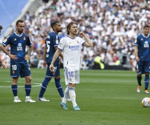 epa09918535 Real Madrid's midfielder Luka Modric reacts during the Spanish LaLiga soccer match between Real Madrid and RCD Espanyol at Santiago Bernabeu stadium in Madrid, Spain, 30 April 2022.  EPA/CHEMA MOYA