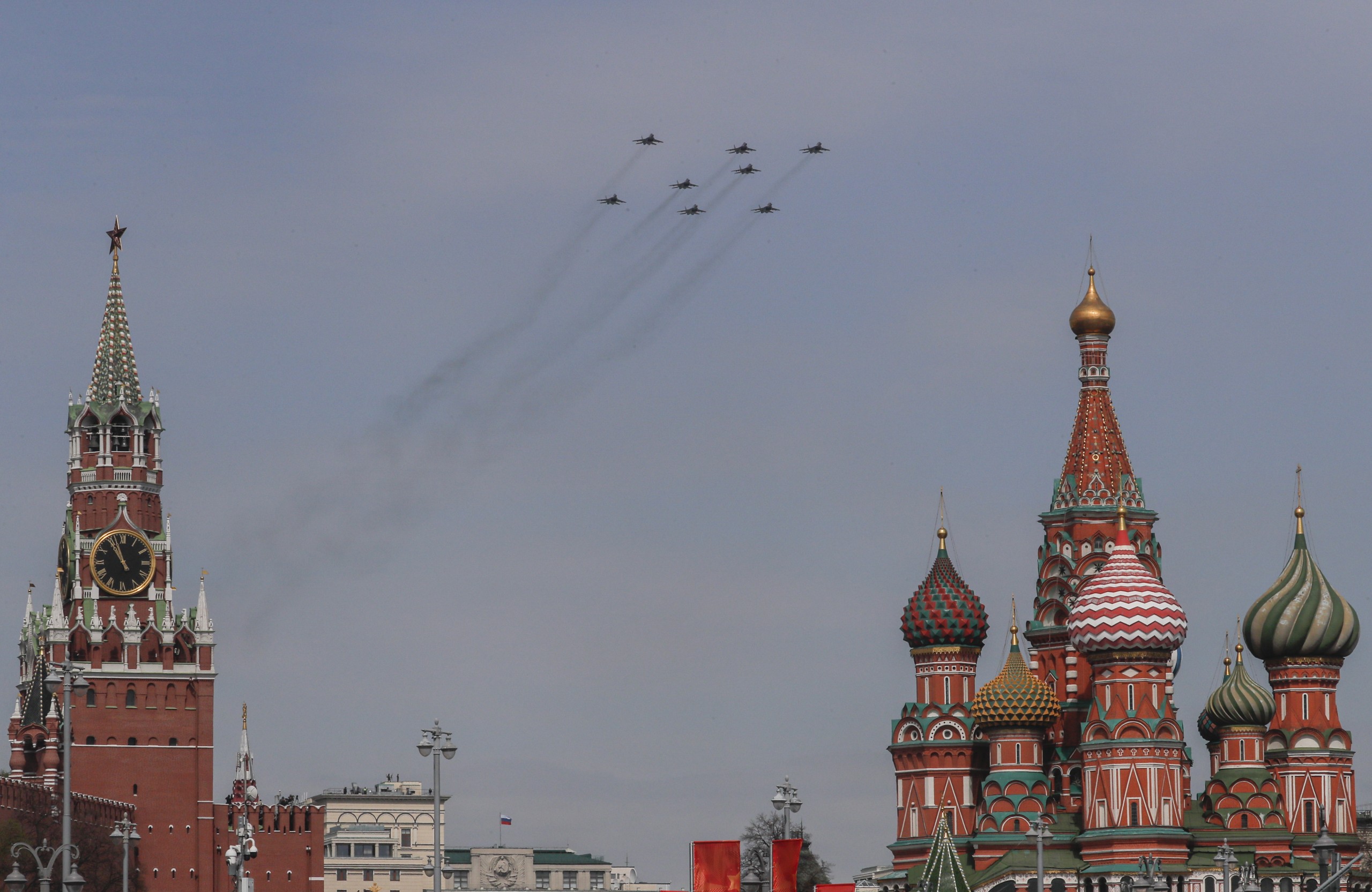 epa09931137 Russian MiG-29SMT fighters in flight order 'Z' perform a flyover during the Victory Day military parade general rehearsal in the Red Square in Moscow, Russia, 07 May 2022. The Victory Day military parade will take place 09 May 2022 in the Red Square to mark the victory of the Soviet Union over Nazi Germany in World War II.  EPA/SERGEI ILNITSKY