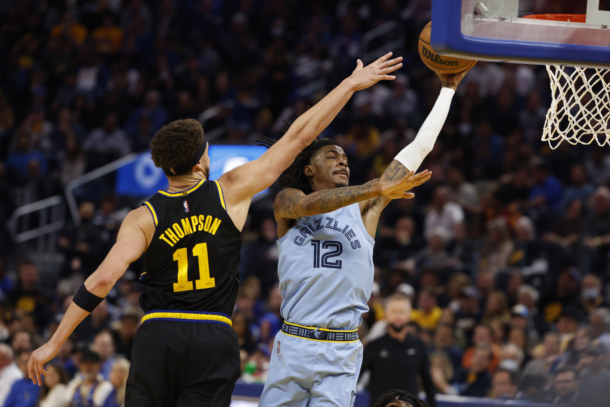 epa09933025 Memphis Grizzlies guard Ja Morant (R) goes to the basket for two points past Golden State Warriors guard Klay Thompson (L) during the second half of the NBA Western Conference semifinal playoff game three between the Golden State Warriors and the Memphis Grizzles at Chase Center, in San Francisco, California, USA, 07 May 2022.  EPA/JOHN G. MABANGLO  SHUTTERSTOCK OUT