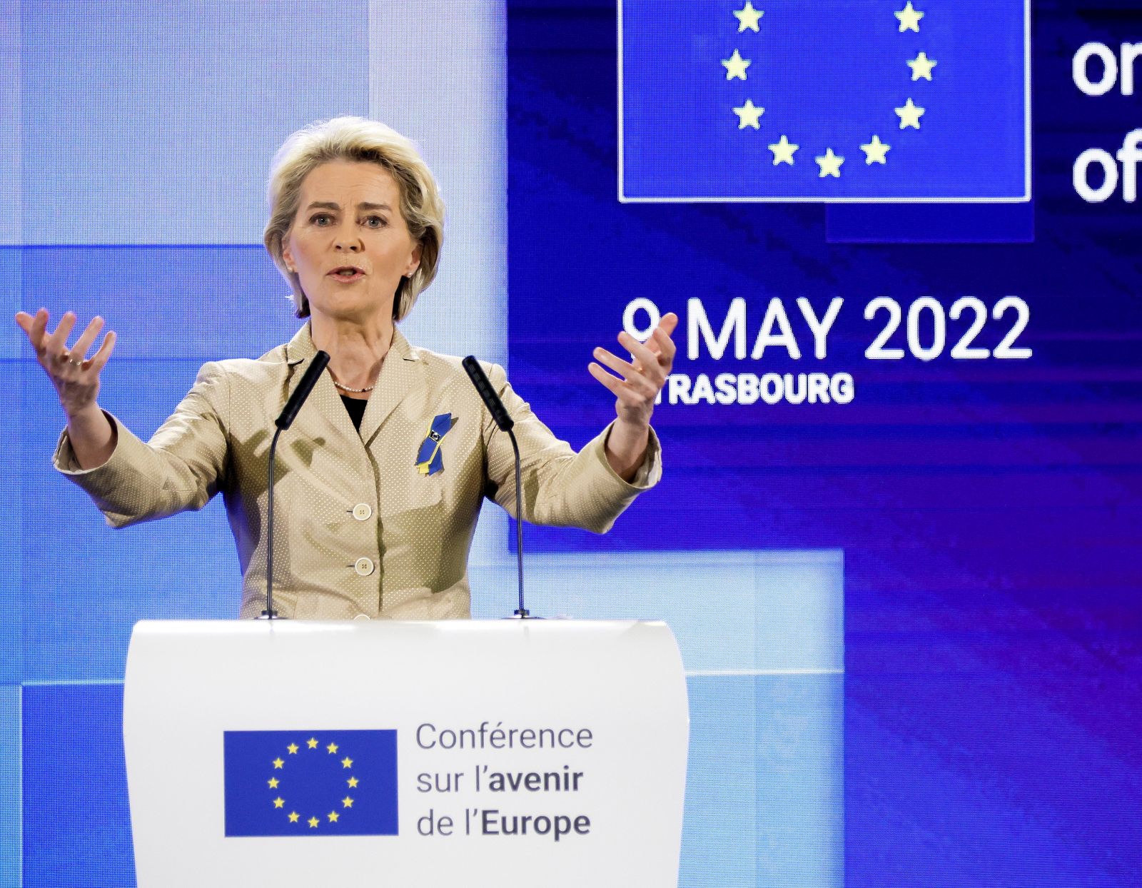 epa09935664 European Commission President Ursula von der Leyen delivers a speech during the closing event of the Conference on the Future of Europe at the European Parliament in Strasbourg, France, 09 May 2022.  EPA/RONALD WITTEK