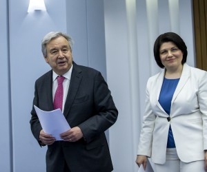 epa09936579 UN Secretary-General Antonio Guterres (L) pictured with Moldovan Prime Minister Natalia Gavrilita (R) after joint press conference during his two-day official visit in the government building in Chisinau, Moldova, on 09 May 2022.  EPA/DUMITRU DORU