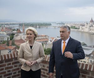 epa09936462 A handout photo made available by the Hungarian PM's Press Office shows Hungarian Prime Minister Viktor Orban (R) as he receives European Commission President Ursula von der Leyen (L) at the Hungarian PM's office in Budapest, Hungary, 09 May 2022.  EPA/Vivien Benko Cher / Hungarian PM's Press Office HANDOUT HUNGARY OUT HANDOUT EDITORIAL USE ONLY/NO SALES