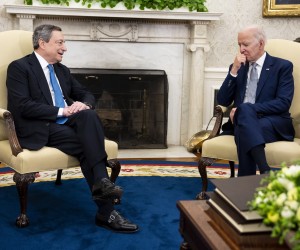 epa09938679 US President Joe Biden (R) meets with Italian Prime Minister Mario Draghi (L) in the Oval Office, at the White House, in Washington, DC, USA, 10 May 2022.  EPA/Doug Mills / POOL