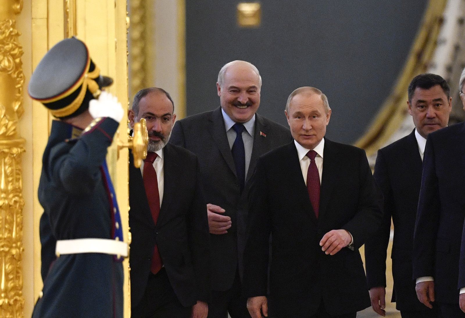 epa09950758 (L-R) Armenian Prime Minister Nikol Pashinyan, Belarus' President Alexander Lukashenko, Russian President Vladimir Putin, Kyrgyzstan's President Sadyr Japarov, Kazakhstan's President Kassym-Jomart Tokayev and Tajikistan's President Emomali Rakhmon enter a hall prior to a meeting of the leaders of the Collective Security Treaty Organization (CSTO) member states at the Kremlin in Moscow, Russia, 16 May 2022. Moscow is hosting the CSTO summit, timed to coincide with the 30th anniversary of the signing of the Collective Security Treaty and the 20th anniversary of the creation of the Organization, which includes Armenia, Belarus, Kazakhstan, Kyrgyzstan, Russia and Tajikistan.  EPA/ALEXANDER NEMENOV / POOL