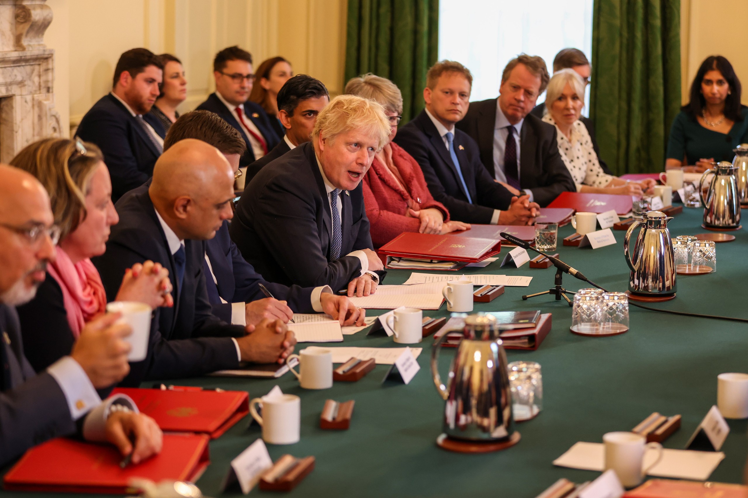 epa09952401 Britain's Prime Minister Boris Johnson (C-L) speaks during a cabinet meeting in London, Britain, 17 May 2022. The UK will lay out its plan to amend its post-Brexit trade deal, on 17 May, in a direct challenge to the European Union, which is insisting that Johnson must honor the agreement he signed.  EPA/Hollie Adams / POOL