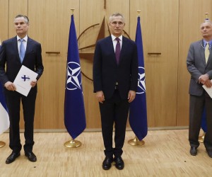 epa09954351 (L-R) Finland's Ambassador to NATO Klaus Korhonen, NATO Secretary-General Jens Stoltenberg and Sweden's Ambassador to NATO Axel Wernhoff attend a ceremony to mark Sweden's and Finland's application for membership in Brussels, Belgium, 18 May 2022. Finland and Sweden are applying for NATO membership as a result of Russia's invasion of Ukraine. The move would bring the expansion of the Western military alliance to 32 member countries.  EPA/JOHANNA GERON / POOL