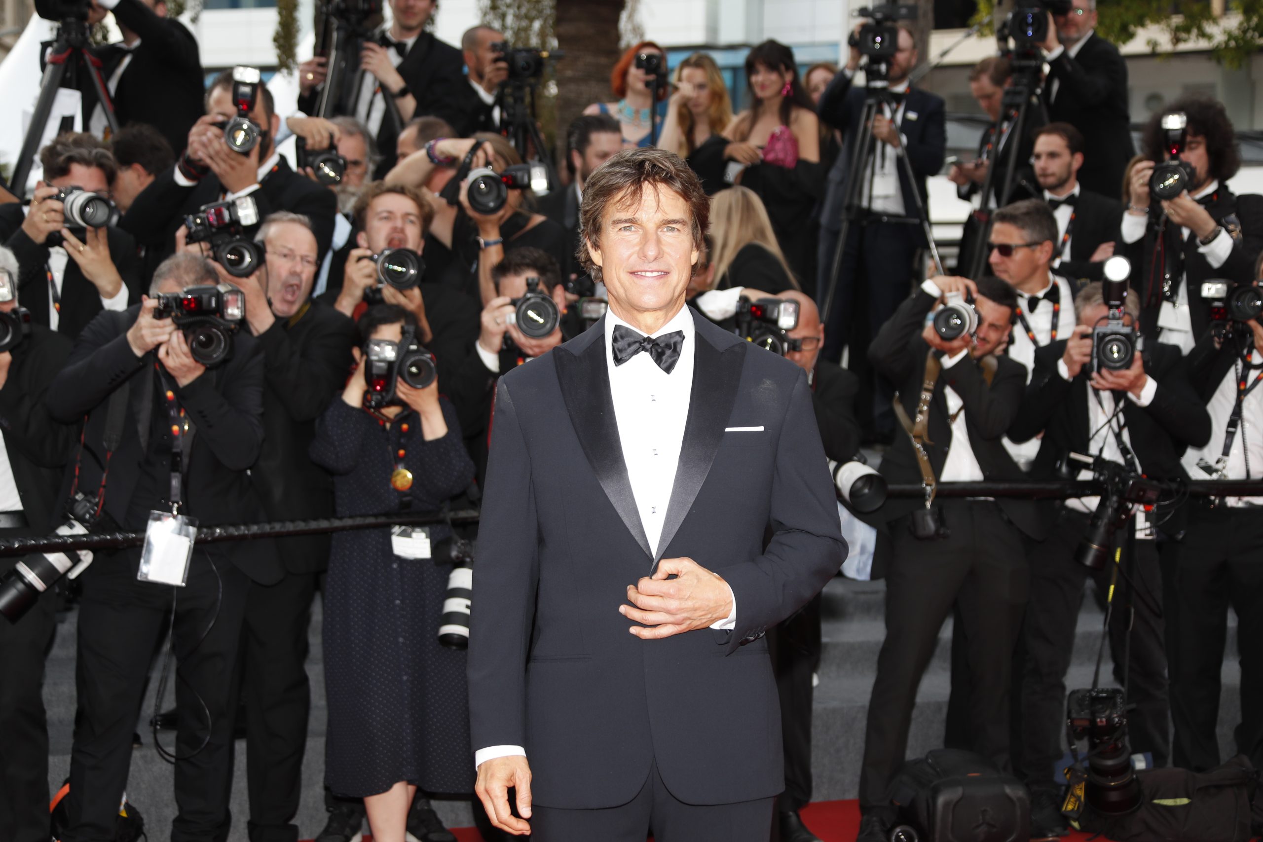 epaselect epa09955797 US actor Tom Cruise arrives for the screening of 'Top Gun: Maverick' during the 75th annual Cannes Film Festival, in Cannes, France, 18 May 2022. The movie is presented out of competition of the festival which runs from 17 to 28 May.  EPA/SEBASTIEN NOGIER