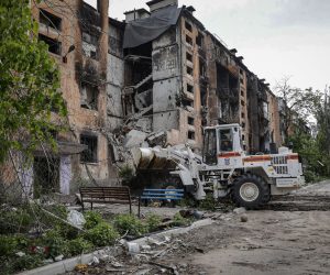 epa09964981 A Russian Emergency Ministry serviceman on a special truck clears the rubble of a destroyed house in Mariupol, Ukraine, 21 May 2022 (issued 22 May 2022). According to the Head of the self-proclaimed Donetsk People's Republic Denis Pushilin, 60 percent of the houses in Mariupol were destroyed, 20 percent of which cannot be rebuilt. The Chief spokesman of the Russian Defense Ministry, Major General Igor Konashenkov, said on 20 May that the long-besieged Azovstal steel plant in Mariupol was under full Russian army control.  EPA/ALESSANDRO GUERRA
