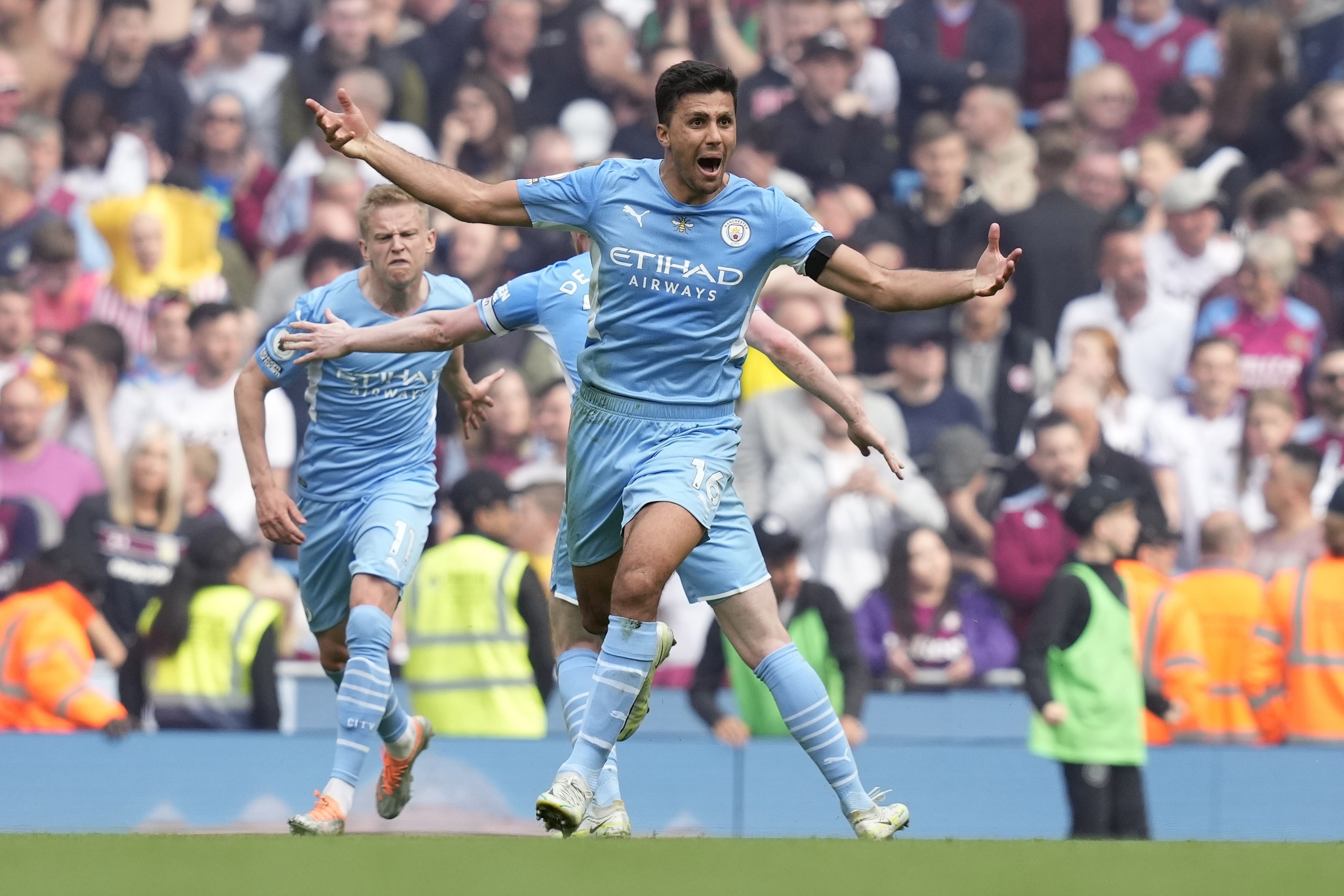 epa09966642 Rodri of Manchester City celebrates after scoring the 2-2 equalizer during the English Premier League soccer match between Manchester City and Aston Villa in Manchester, Britain, 22 May 2022.  EPA/ANDREW YATES EDITORIAL USE ONLY. No use with unauthorized audio, video, data, fixture lists, club/league logos or 'live' services. Online in-match use limited to 120 images, no video emulation. No use in betting, games or single club/league/player publications