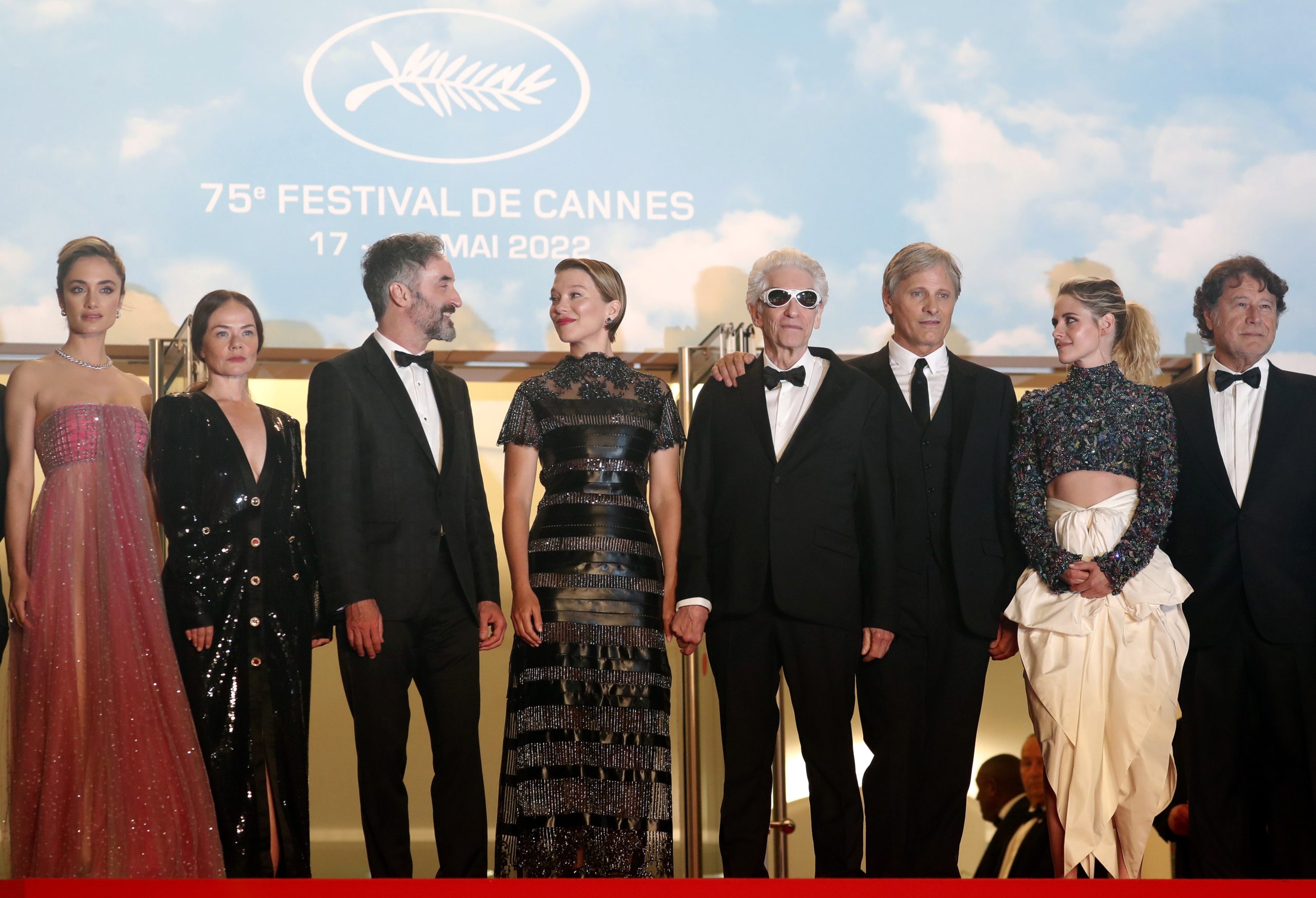 epa09970438 (L-R) Denise Capezza, Nadia Litz, Don McKellar, Lea Seydoux, David Cronenberg, Viggo Mortensen, Kristen Stewart, and Robert Lantos arrive for the screening of 'Crimes of the Future' during the 75th annual Cannes Film Festival, in Cannes, France, 23 May 2022. The movie is presented in the Official Competition of the festival which runs from 17 to 28 May.  EPA/GUILLAUME HORCAJUELO