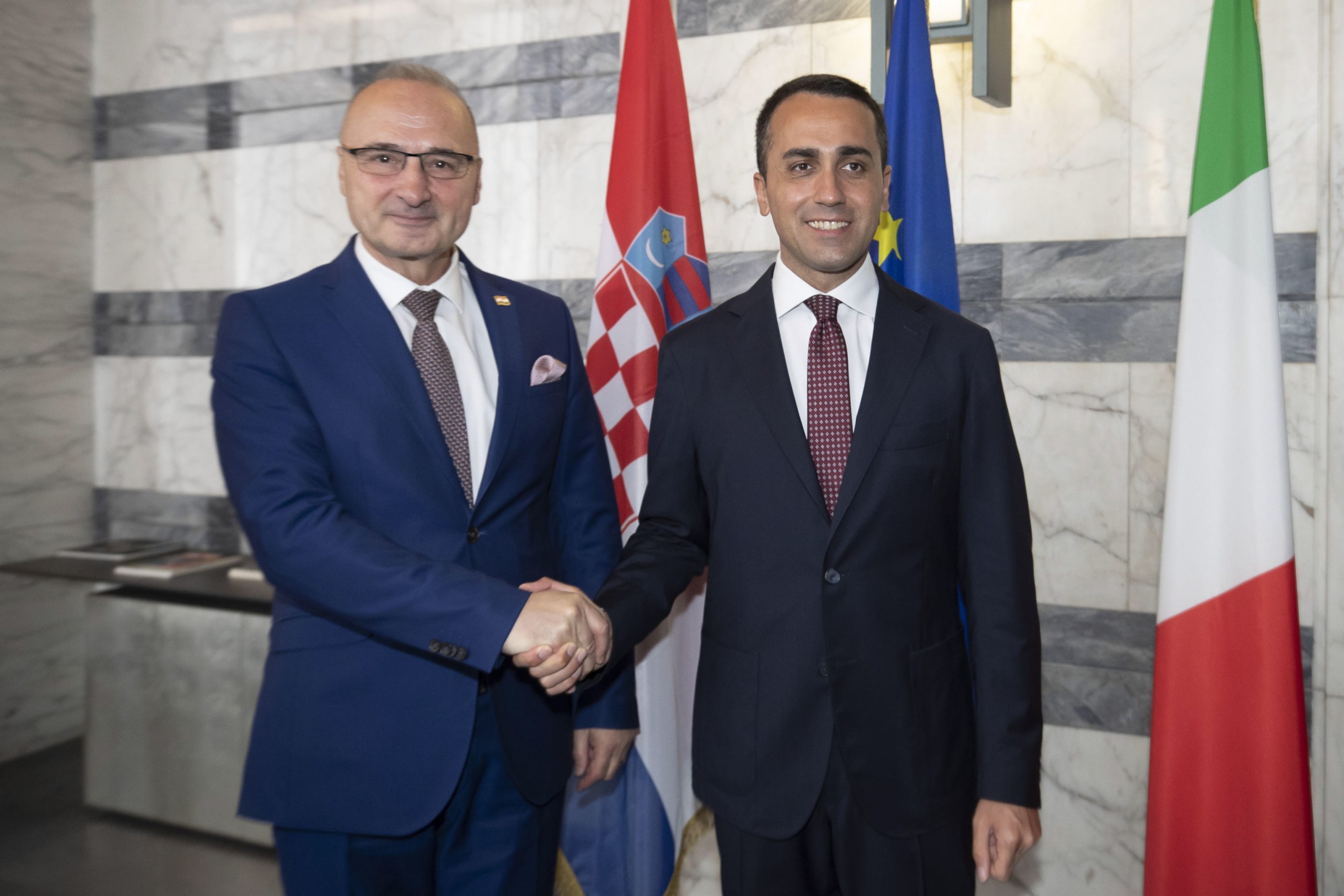 epa09971284 Croatian Foreign Minister Gordan Grlic-Radman and Italian Foreign Minister Luigi Di Maio shake hands during their meeting at the Farnesina government building on the occasion of the 'Italy-Croatia Committee of Ministers' event, in Rome, Italy, 24 May 2022.  EPA/MASSIMO PERCOSSI