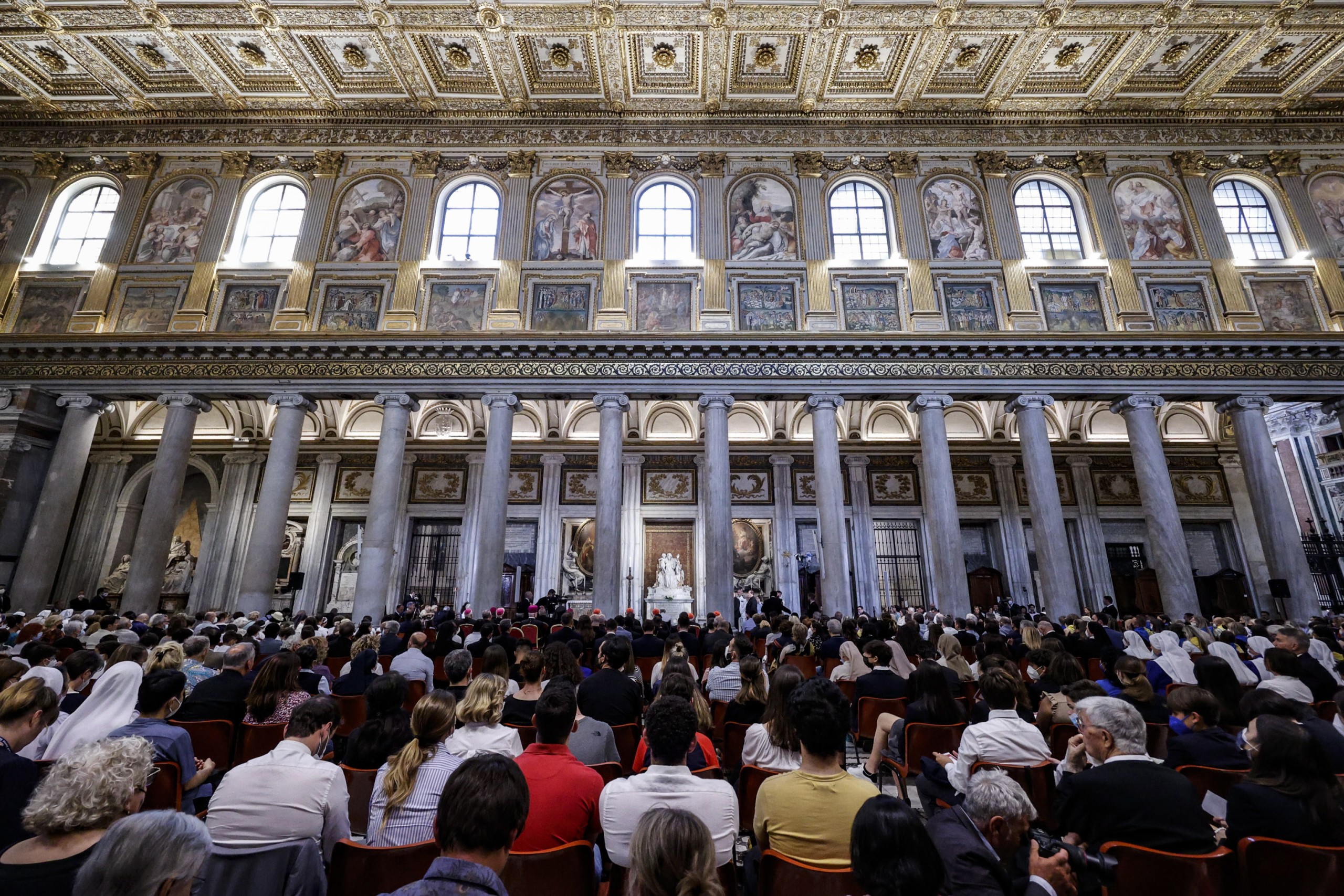 epa09988140 Faithful attend a prayer with Pope Francis during a rosary for peace at the St. Mary Major Basilica, in Rome, Italy, 31 May 2022.  EPA/FABIO FRUSTACI